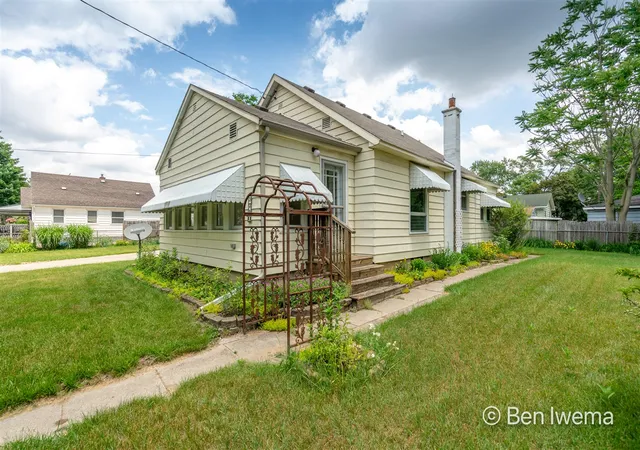 Homes for sale in Wyoming, MI | 3710 Oriole Ave, Wyoming, MI 49509 | MLS# 70538482