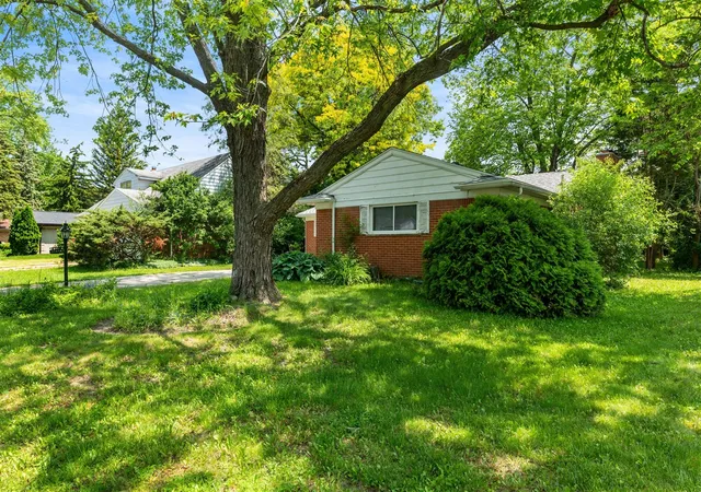 Photo 3 of Sale Pending at 29848 Rambling Rd, Southfield, MI 48076 | MLS# 70502979 | Listing updated on 2026-01-25