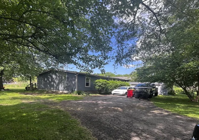 4th image of 351 Center St, Algonac, MI 48001 | MLS# 50209311