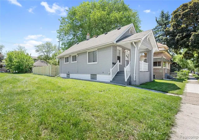 Homes for sale in Ecorse, MI | 23 W Broadway St, Ecorse, MI 48229 | MLS# 60998322