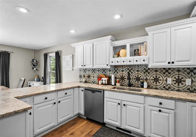 Photo 4 of Sale Pending at 53015 Meadow View Ln, Paw Paw, MI 49079 | MLS# 70554865 | Listing updated on 2026-09-03