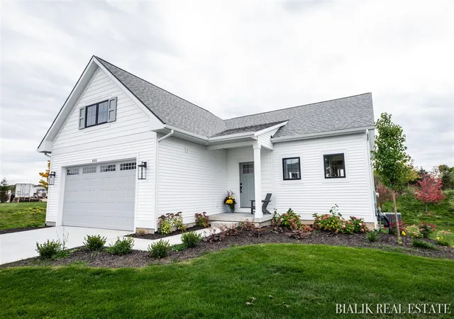 Homes for sale in Grandville, MI | 594 Sun Vale Ln, Grandville, MI 49418 | MLS# 70516914
