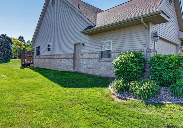 Homes for sale in Davison, MI | 2443 Crossings Cir, Davison, MI 48423 | MLS# 60998802