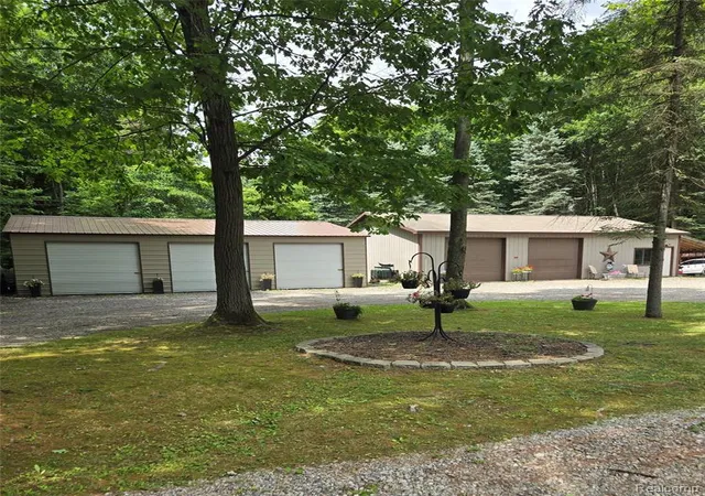Photo 3 of Single family home for sale at 760 Moff Dr, Columbiaville, MI 48421 9735 | MLS# 61014054 | Listing updated on 2026-09-05