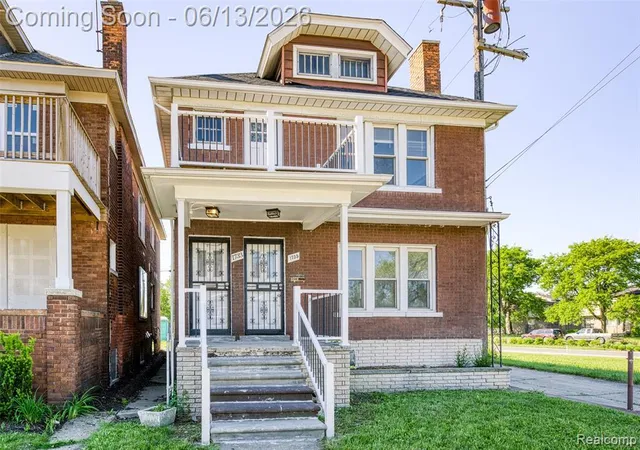 Listing Photo 4 - Condo for sale in building located at 1735 Clairmount Ave, Detroit, MI 48206