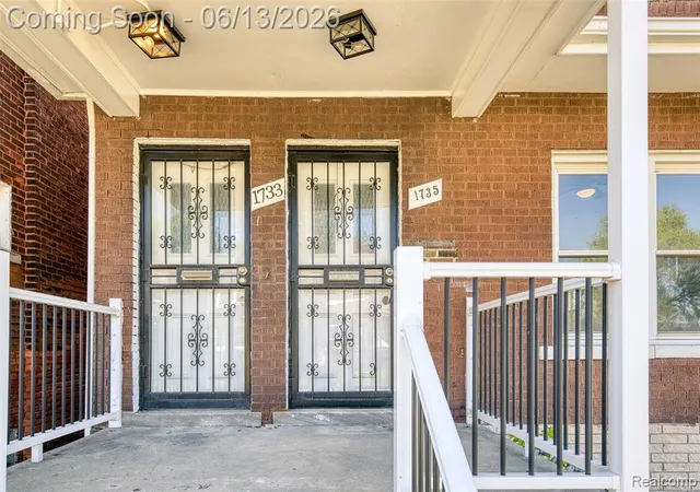 Listing Photo 5 - Condo for sale in building located at 1735 Clairmount Ave, Detroit, MI 48206