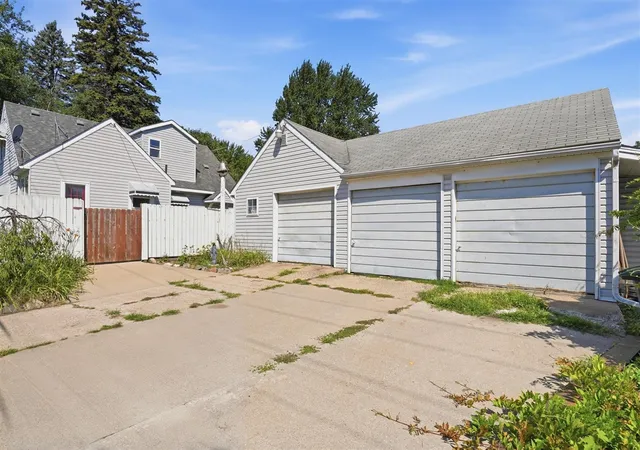 Photo 4 of Sale Pending at 11965 Beech Daly Rd, Taylor, MI 48180 | MLS# 70553449 | Listing updated on 2026-08-26