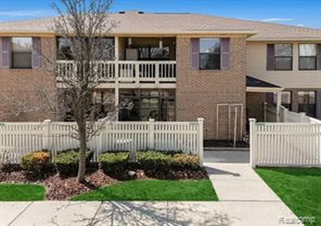 Homes for sale in South Lyon, MI | 61154 Greenwood Dr, South Lyon, MI 48178 | MLS# 61009327