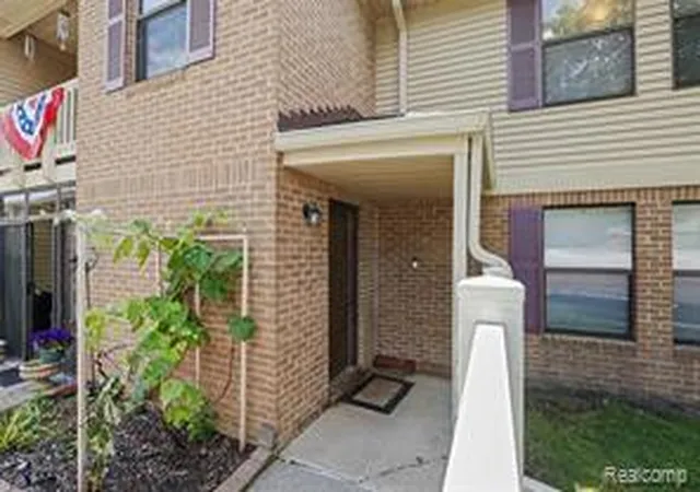 Homes for sale in South Lyon, MI | 61154 Greenwood Dr, South Lyon, MI 48178 | MLS# 61009327