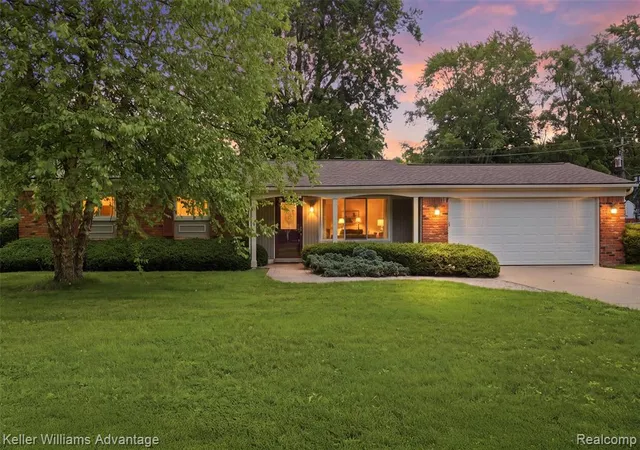 Homes for sale in Waterford, MI | 2964 Wallsend Dr, Waterford, MI 48329 | MLS# 61006400