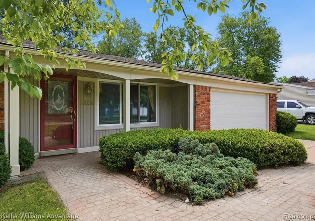 Homes for sale in Waterford, MI | 2964 Wallsend Dr, Waterford, MI 48329 | MLS# 61006400