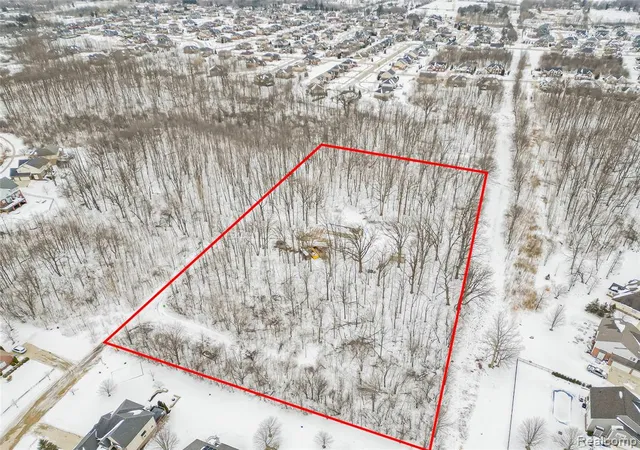 3rd image of 52485 10 Mile Rd, South Lyon, MI 48178 | MLS# 60970441
