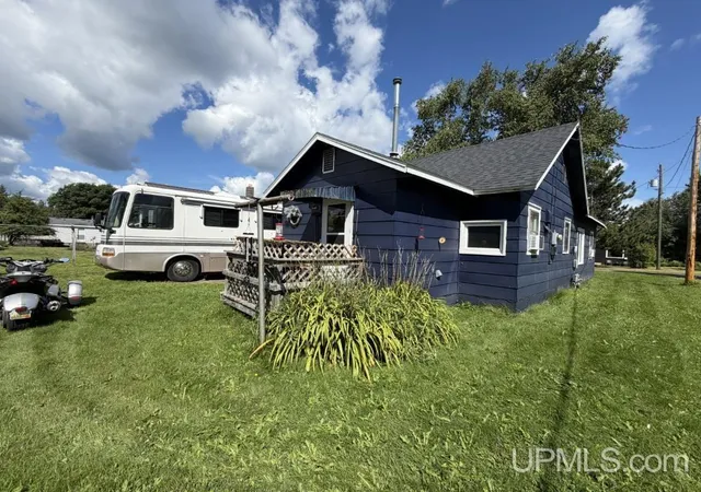 Photo 3 of Single family home for sale at 15 Grand Ave, L'anse, MI 49946 | MLS# 50219411 | Listing updated on 2026-10-04
