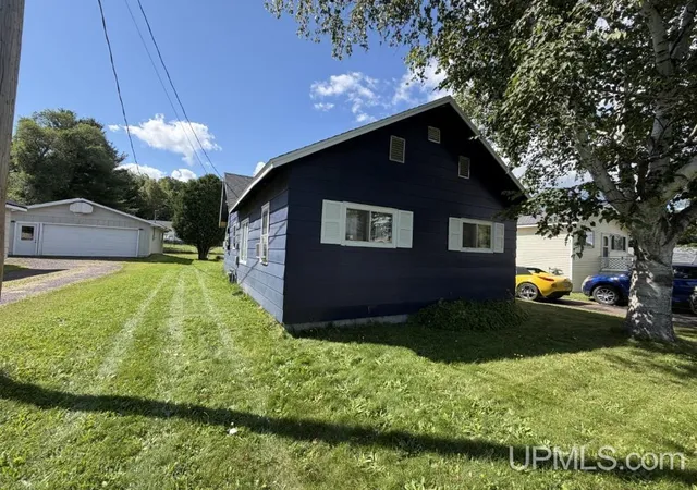Photo 4 of Single family home for sale at 15 Grand Ave, L'anse, MI 49946 | MLS# 50219411 | Listing updated on 2026-10-04
