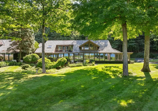2nd image of 7200 Peninsula Dr, Traverse City, MI 49686 | MLS# 80072416