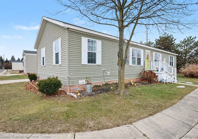 Homes for sale in Macomb, MI | 46229 Worlington Dr, Macomb, MI 48044 | MLS# 60960531