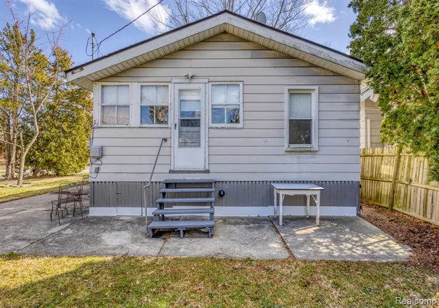 4th image of 17185 New York St, Detroit, MI 48224 2212 | MLS# 60982338