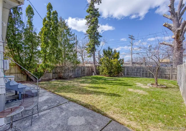 5th image of 17185 New York St, Detroit, MI 48224 2212 | MLS# 60982338