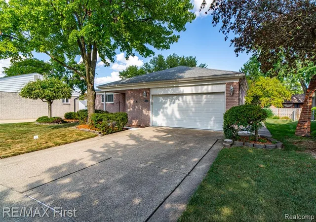 Photo 1 of Sale Pending at 27574 Los Olas Ct, Warren, MI 48093 4930 | MLS# 61025807 | Listing updated on 2026-09-11