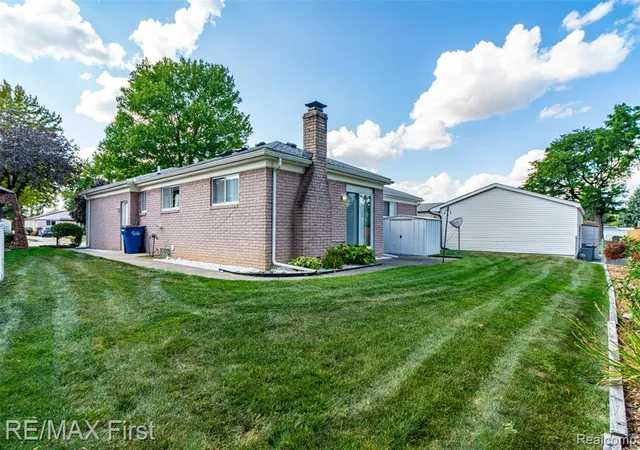 Photo 2 of Sale Pending at 27574 Los Olas Ct, Warren, MI 48093 4930 | MLS# 61025807 | Listing updated on 2026-09-11