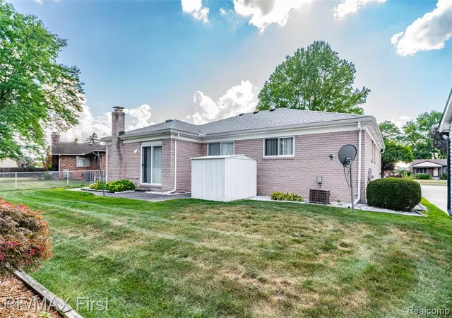 Photo 3 of Sale Pending at 27574 Los Olas Ct, Warren, MI 48093 4930 | MLS# 61025807 | Listing updated on 2026-09-11