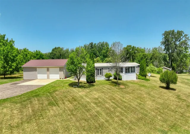 Homes for sale in Jonesville, MI | 2752 W Mosherville Rd, Jonesville, MI 49250 | MLS# 70543288