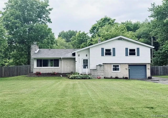 Homes for sale in Fort Gratiot, MI | 3555 Wilson Dr, Fort Gratiot, MI 48059 | MLS# 61004857