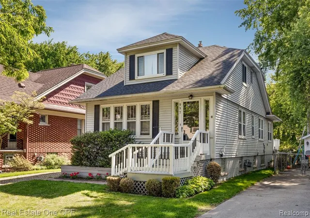 Homes for sale in Grosse Pointe, MI | 957 Fisher Rd, Grosse Pointe, MI 48230 | MLS# 60999099