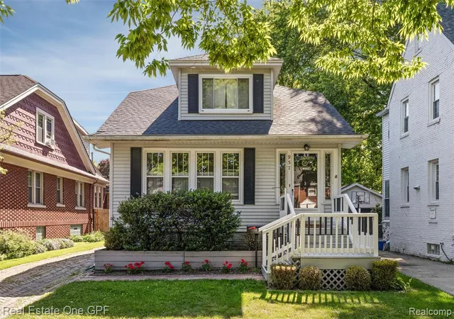Homes for sale in Grosse Pointe, MI | 957 Fisher Rd, Grosse Pointe, MI 48230 | MLS# 60999099