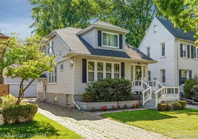 Homes for sale in Grosse Pointe, MI | 957 Fisher Rd, Grosse Pointe, MI 48230 | MLS# 60999099