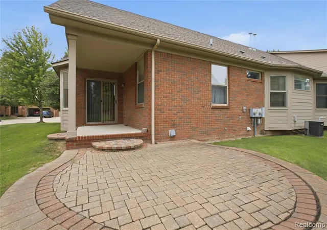 30th image of 49554 Iron River Dr, Macomb, MI 48042 | MLS# 61016792