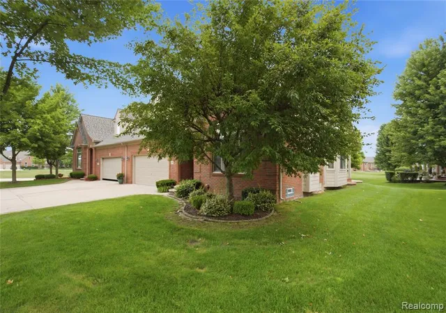 4th image of 49554 Iron River Dr, Macomb, MI 48042 | MLS# 61016792