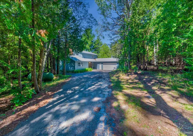 Photo 2 of Single family home for sale at 52785 Us Hwy 41, Calumet, MI 49913 | MLS# 50218558 | Listing updated on 2026-09-14