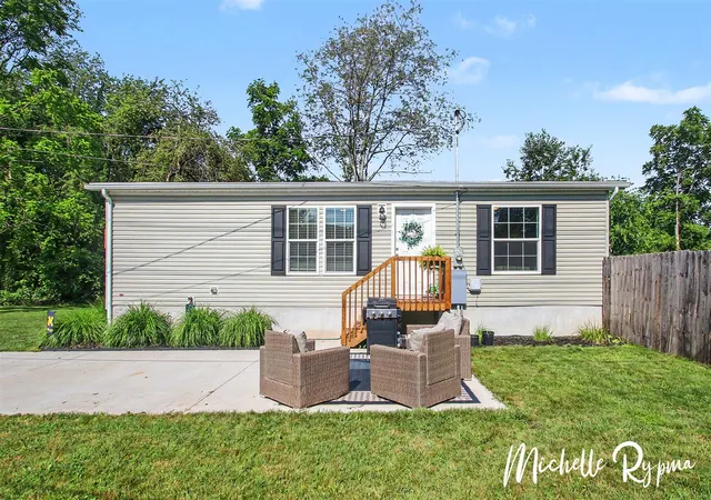 1st image of 326 Walter St, Fennville, MI 49408 | MLS# 70544421