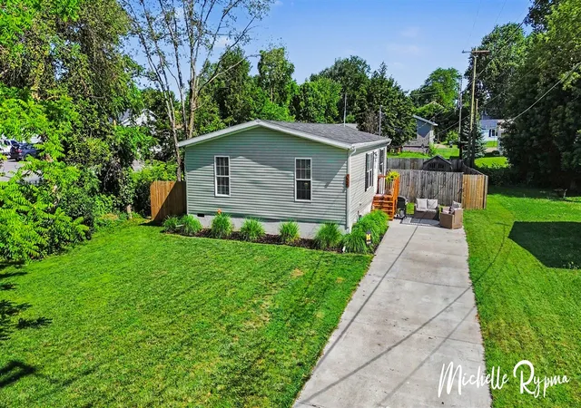 2nd image of 326 Walter St, Fennville, MI 49408 | MLS# 70544421