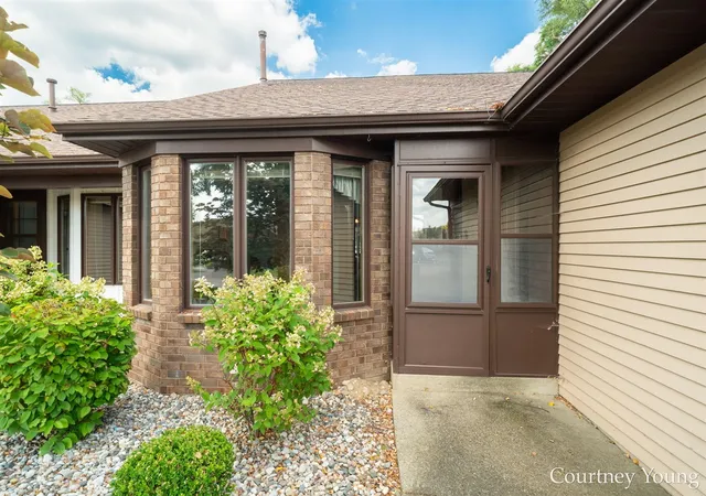 Photo 3 of Sale Pending at 4126 Grandview Ter, Grandville, MI 49418 | MLS# 70550574 | Listing updated on 2026-08-22