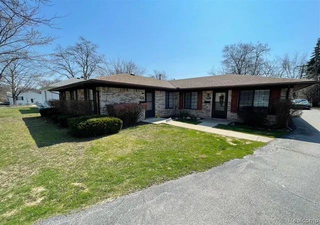 2nd image of 2009 W 14 Mile Rd, Royal Oak, MI 48073 | MLS# 60994549