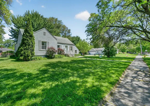 Photo 2 of Single family home for sale at 14000 Wales St, Oak Park, MI 48237 | MLS# 70535885 | Listing updated on 2026-08-28