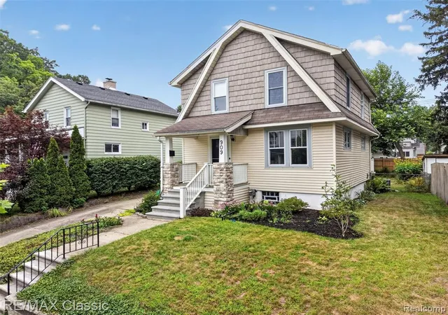 2nd image of 909 Fernwood Rd, Royal Oak, MI 48067 | MLS# 61022520