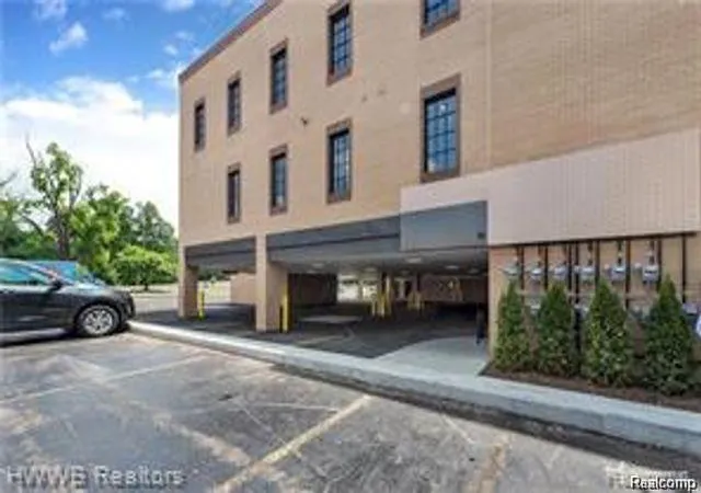 Homes for sale in Rochester, MI | 804 N Main Street, Rochester, MI 48307 1710 | Houzeo