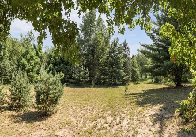 Photo 4 of Single family home for sale at 3880 Whispering Oaks Dr, Traverse City, MI 49696 | MLS# 80072641 | Listing updated on 2026-08-28