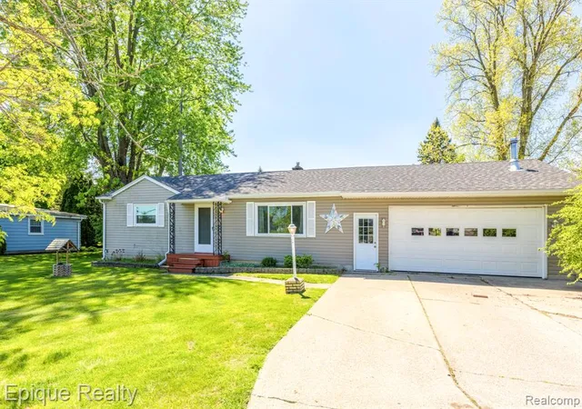 Homes for sale in Davison, MI | 11110 Davison Rd, Davison, MI 48423 | MLS# 60994267