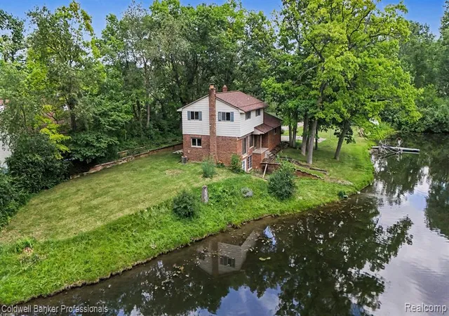 Homes for sale in Davisburg, MI | 8965 Sherwood Dr, Davisburg, MI 48350 | MLS# 61008172