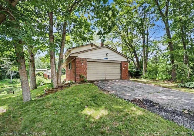 Homes for sale in Davisburg, MI | 8965 Sherwood Dr, Davisburg, MI 48350 | MLS# 61008172