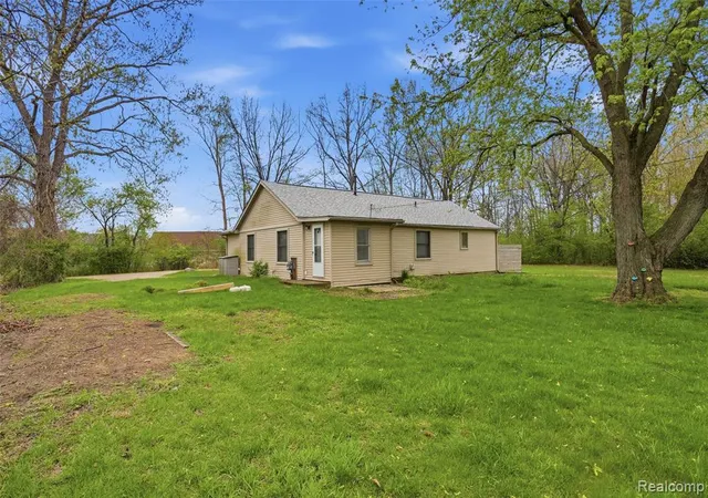 Homes for sale in Brownstown, MI | 20052 Pine St, Brownstown, MI 48183 | MLS# 60989184
