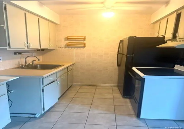 Listing Photo 5 - Condo for sale in building located at 17121 Redford St, Detroit, MI 48219 - Unit #212