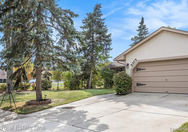 1st image of 3373 Auburn Dr, Troy, MI 48083 | MLS# 60945324