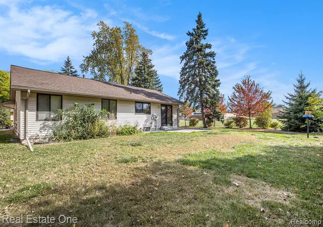 3rd image of 3373 Auburn Dr, Troy, MI 48083 | MLS# 60945324