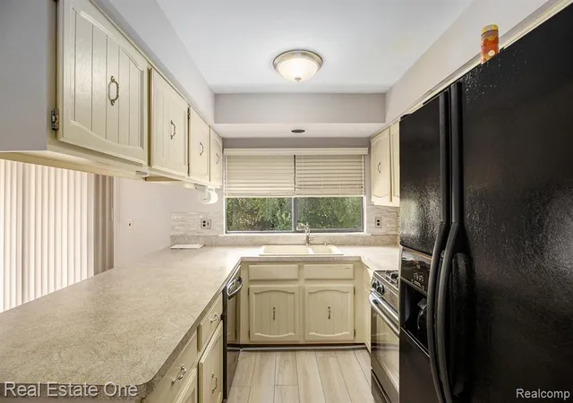 5th image of 3373 Auburn Dr, Troy, MI 48083 | MLS# 60945324