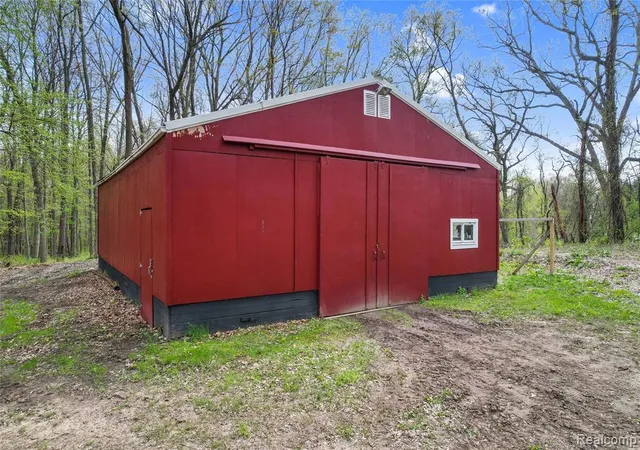 4th image of 2300 Old Plank Rd, Milford, MI 48381 | MLS# 61001938